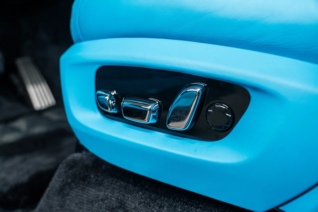 Rolls-Royce Cullinan Black Badge 2025 - фото 19