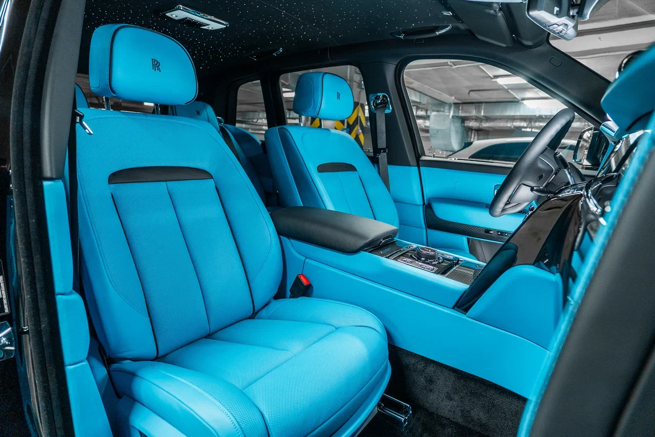 Rolls-Royce Cullinan Black Badge 2025 - фото 21