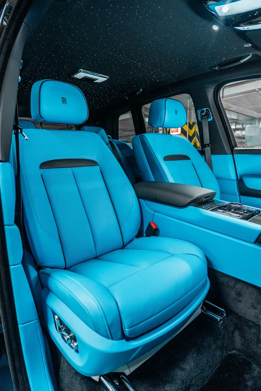 Rolls-Royce Cullinan Black Badge 2025 - фото 22