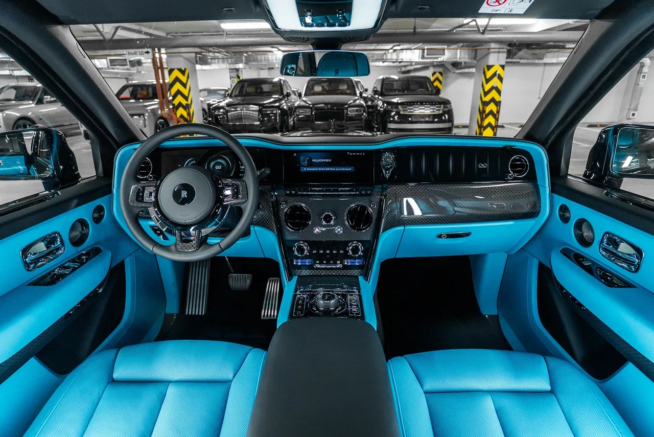Rolls-Royce Cullinan Black Badge 2025 - фото 24