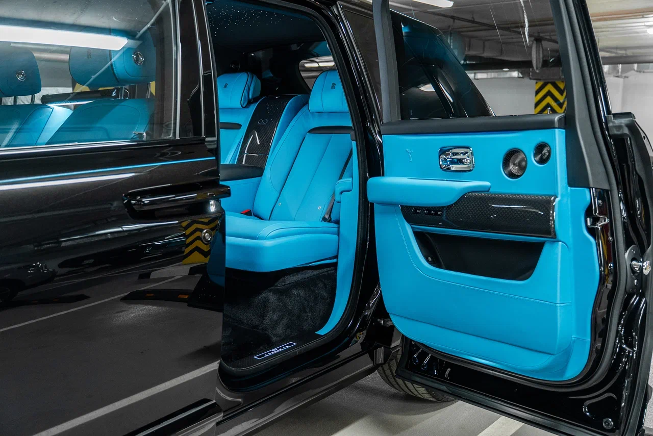 Rolls-Royce Cullinan Black Badge 2025 - фото 25
