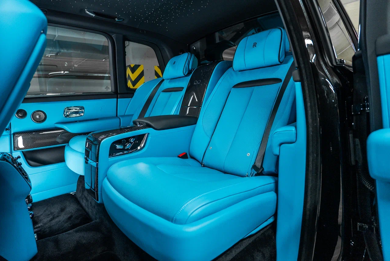 Rolls-Royce Cullinan Black Badge 2025 - фото 26