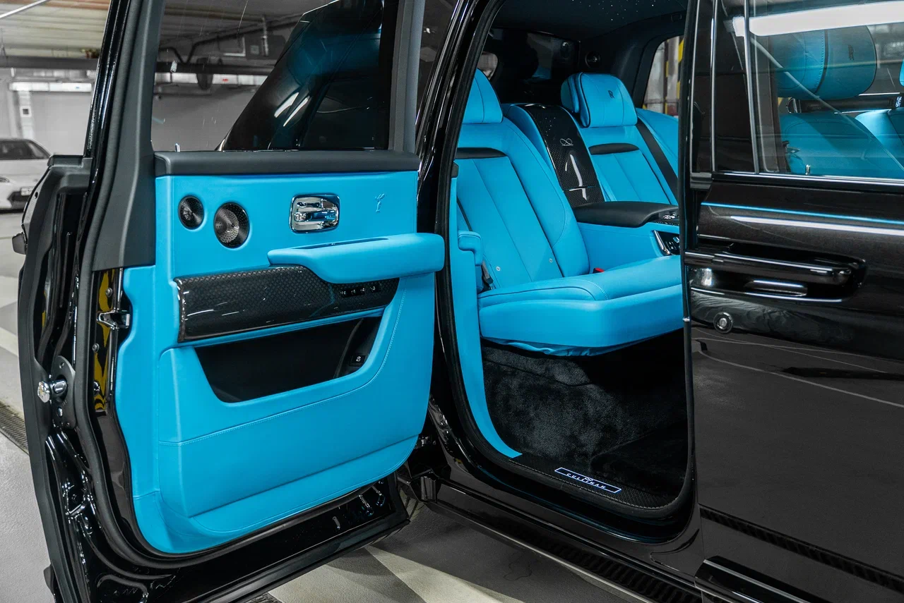 Rolls-Royce Cullinan Black Badge 2025 - фото 27