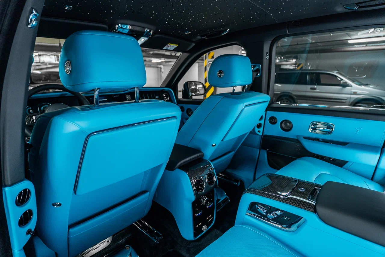 Rolls-Royce Cullinan Black Badge 2025 - фото 29