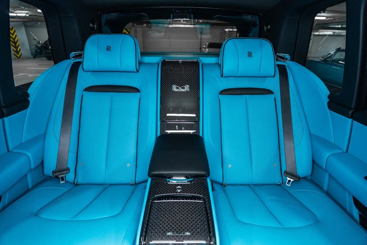Rolls-Royce Cullinan Black Badge 2025 - фото 31