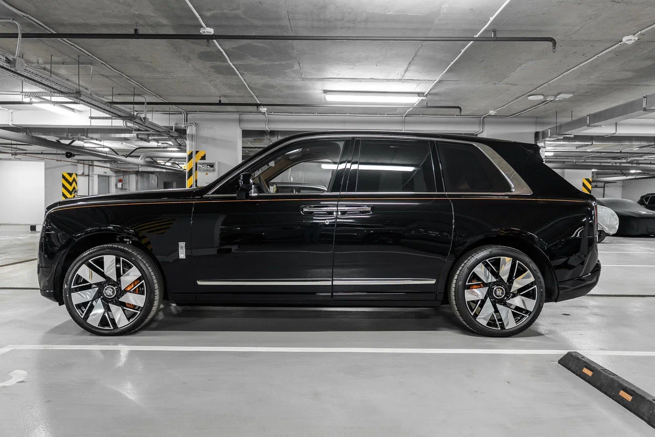 Rolls-Royce Cullinan Silver Badge 2022 - фото 5