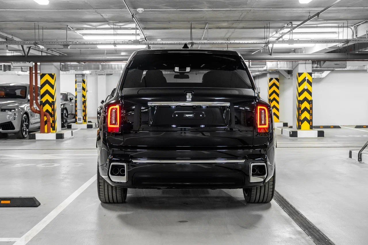 Rolls-Royce Cullinan Silver Badge 2022 - фото 7
