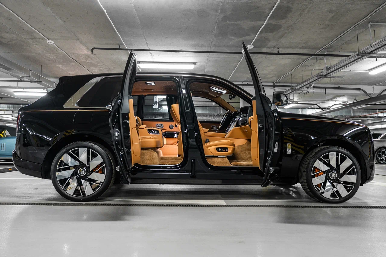Rolls-Royce Cullinan Silver Badge 2022 - фото 9