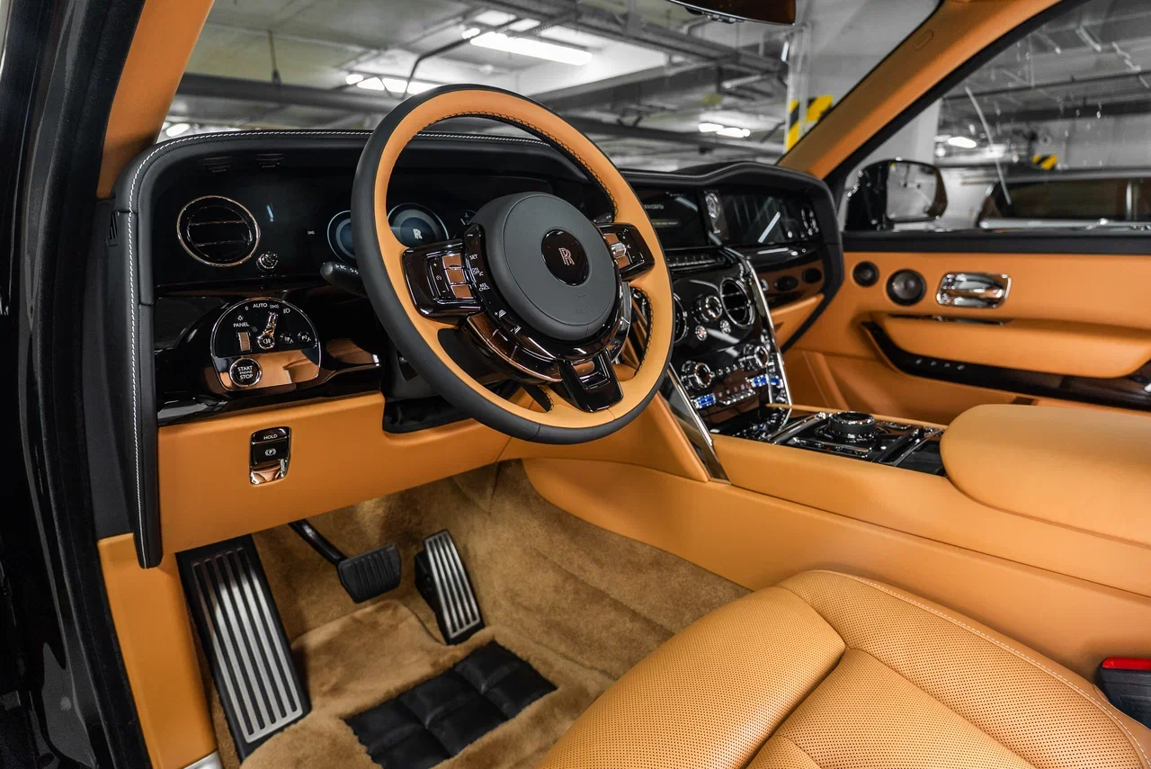 Rolls-Royce Cullinan Silver Badge 2022 - фото 12