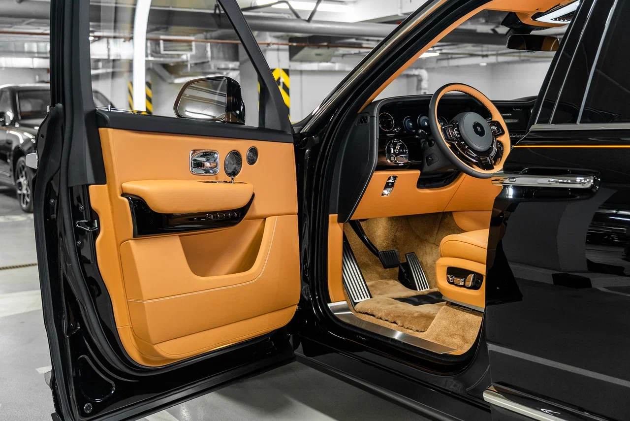 Rolls-Royce Cullinan Silver Badge 2022 - фото 11