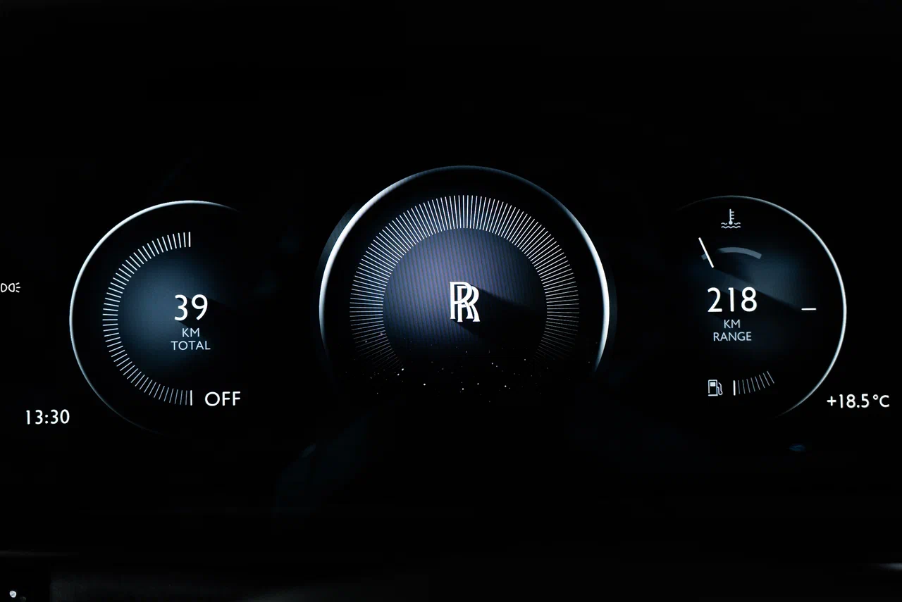 Rolls-Royce Cullinan Silver Badge 2022 - фото 10