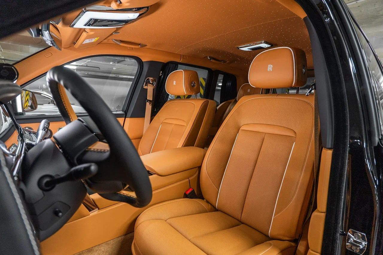 Rolls-Royce Cullinan Silver Badge 2022 - фото 14