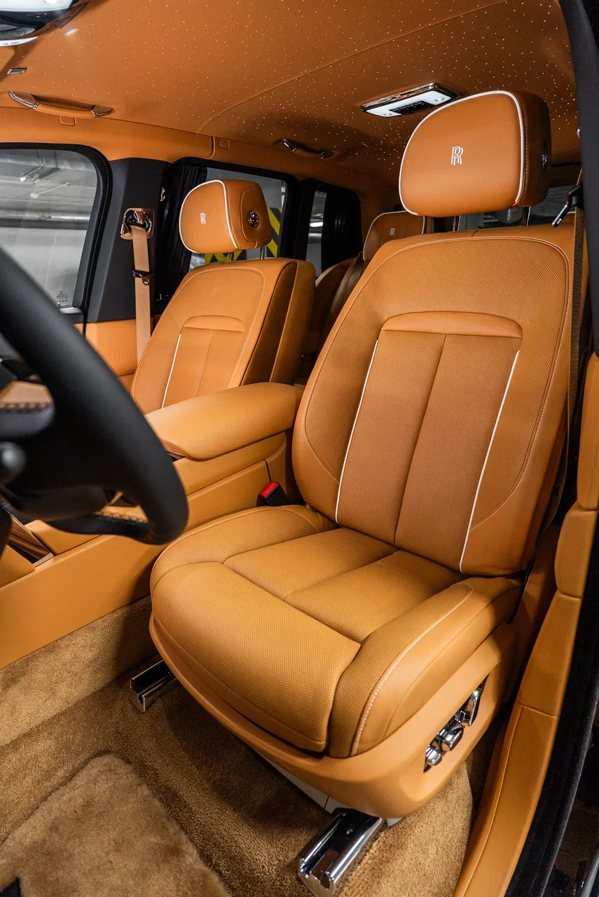 Rolls-Royce Cullinan Silver Badge 2022 - фото 15