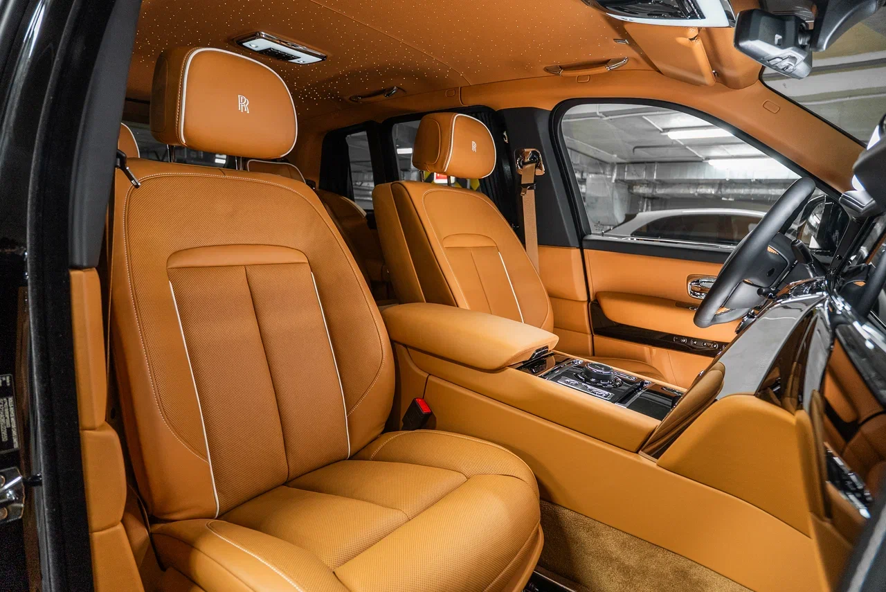 Rolls-Royce Cullinan Silver Badge 2022 - фото 17