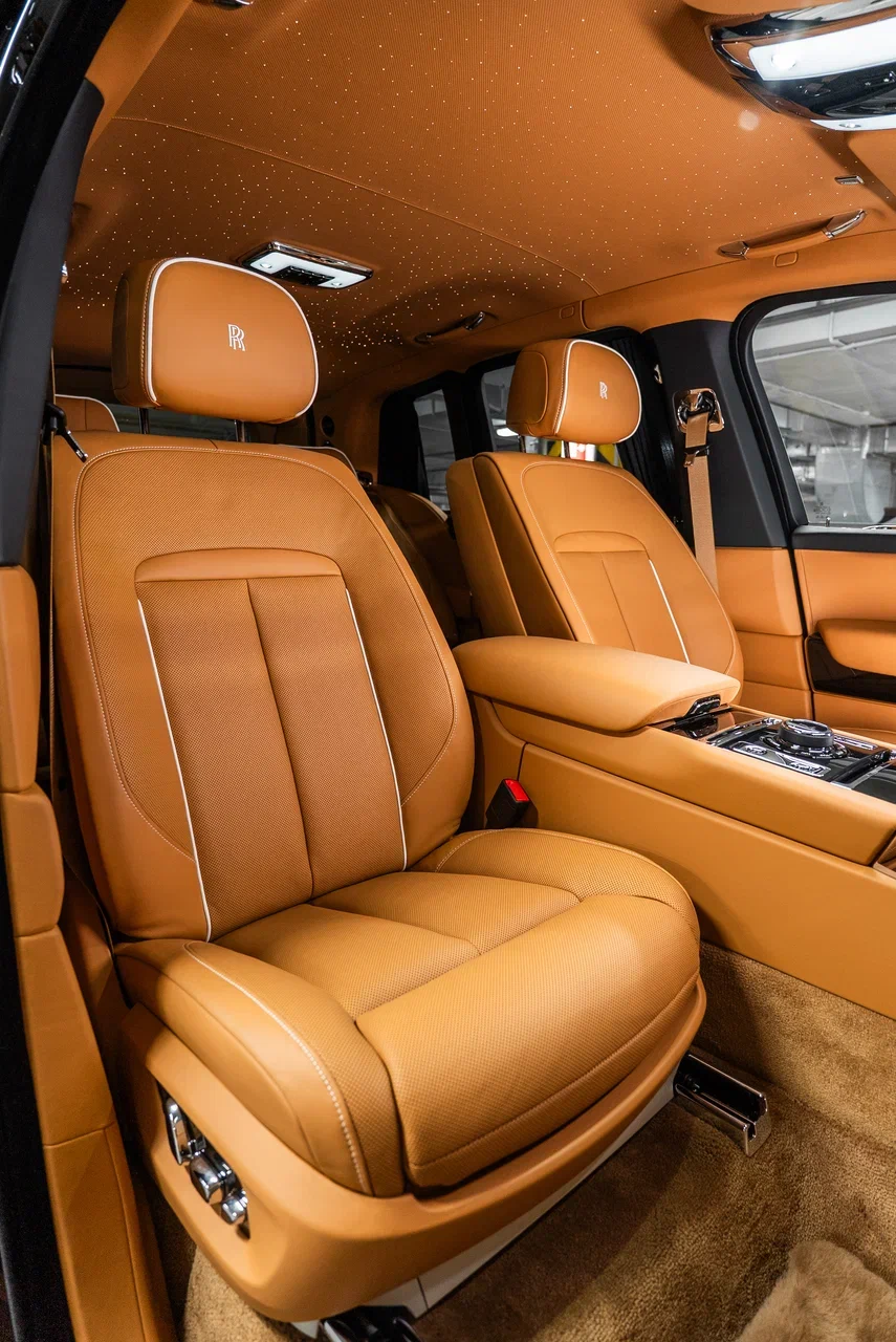 Rolls-Royce Cullinan Silver Badge 2022 - фото 18