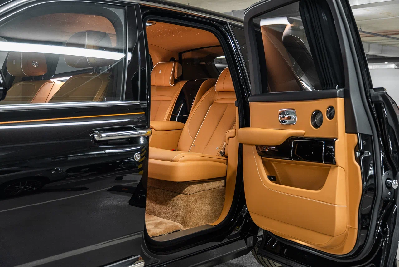 Rolls-Royce Cullinan Silver Badge 2022 - фото 20