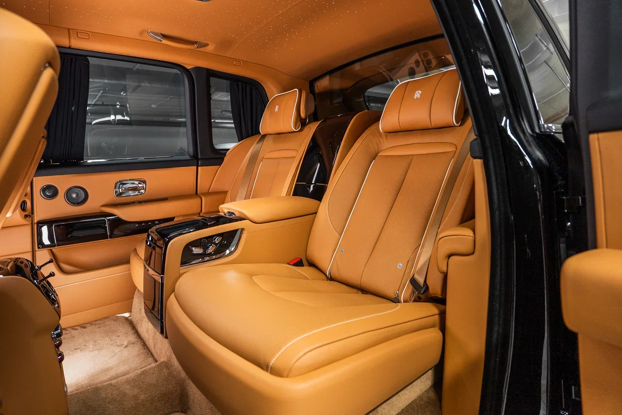 Rolls-Royce Cullinan Silver Badge 2022 - фото 21