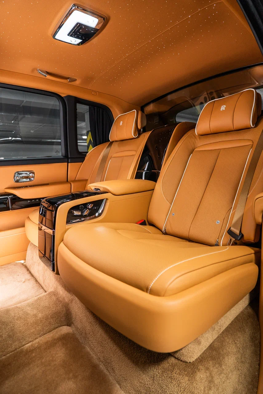 Rolls-Royce Cullinan Silver Badge 2022 - фото 22