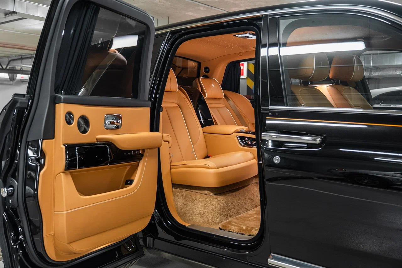 Rolls-Royce Cullinan Silver Badge 2022 - фото 23