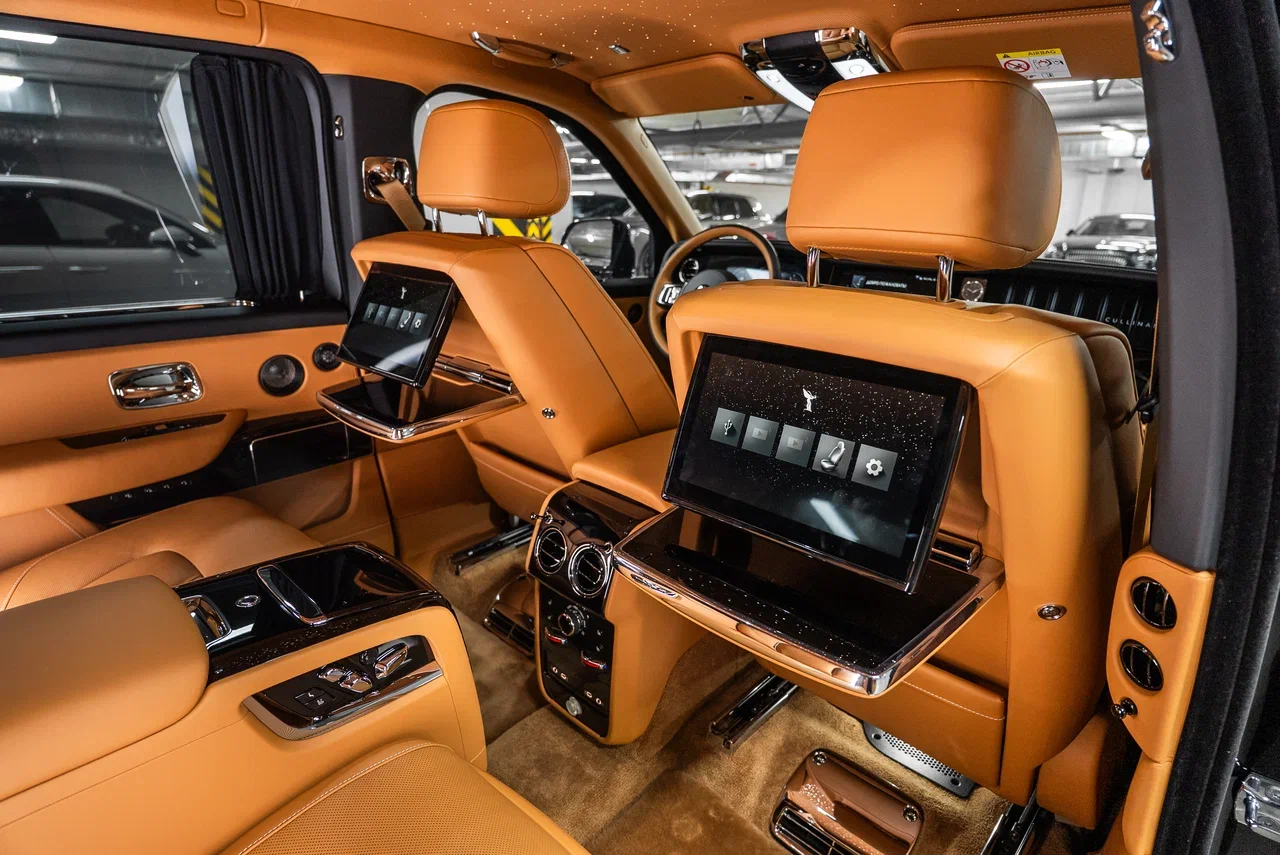 Rolls-Royce Cullinan Silver Badge 2022 - фото 25