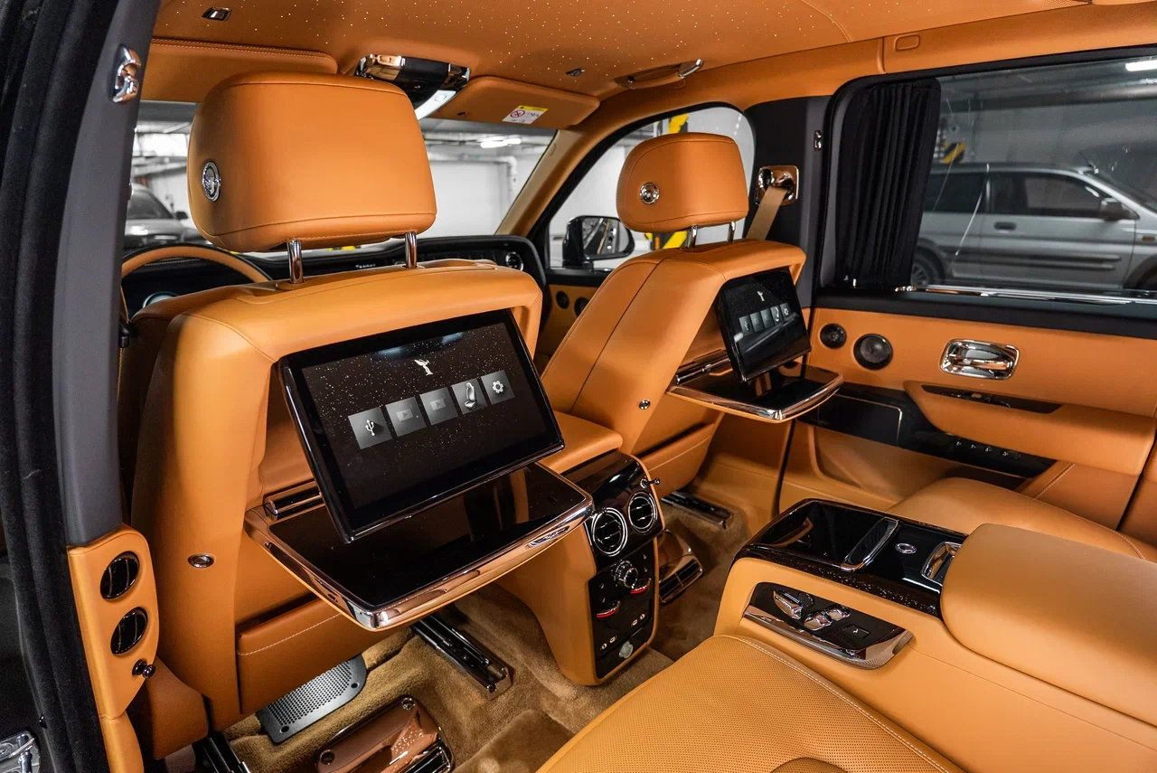 Rolls-Royce Cullinan Silver Badge 2022 - фото 26