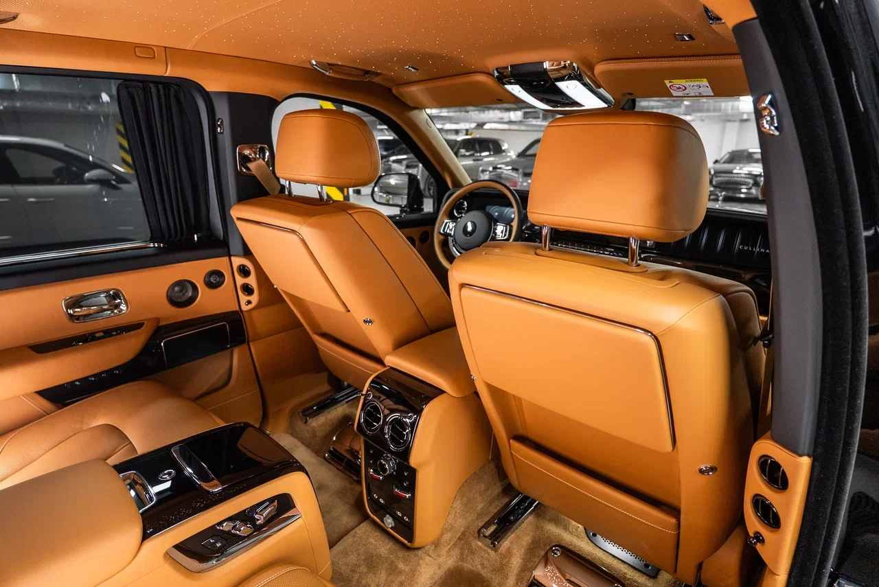 Rolls-Royce Cullinan Silver Badge 2022 - фото 28