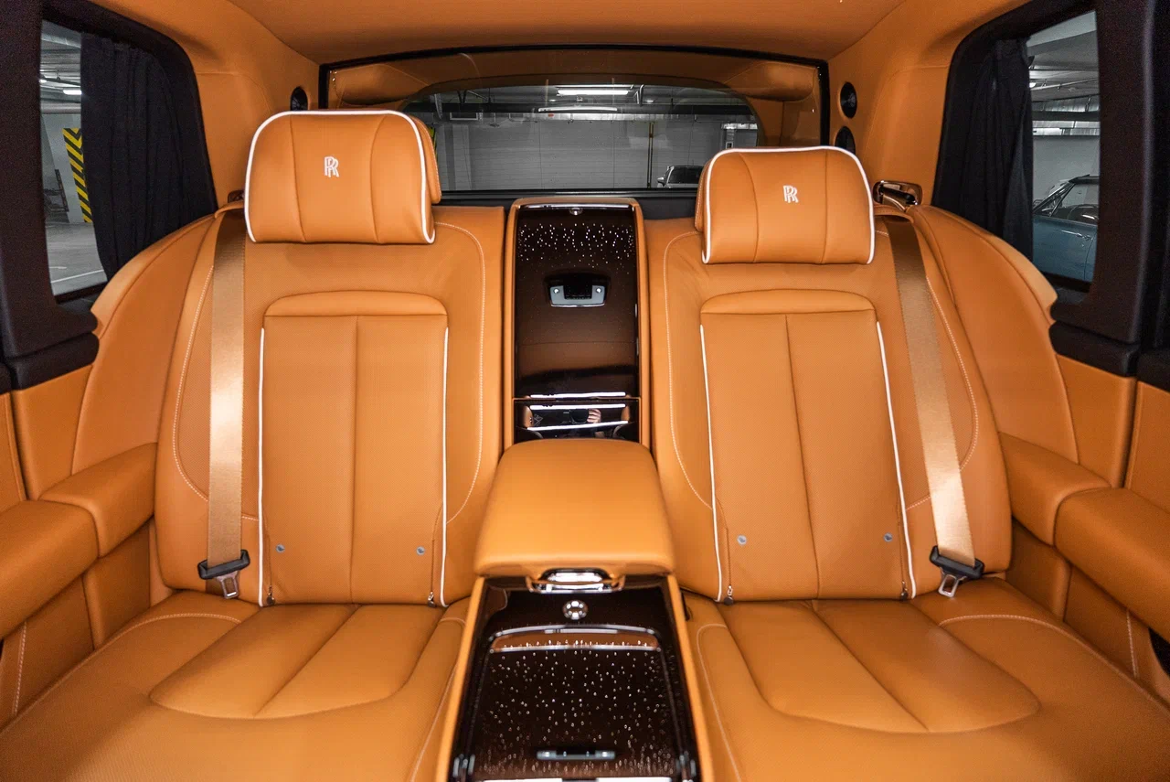 Rolls-Royce Cullinan Silver Badge 2022 - фото 30