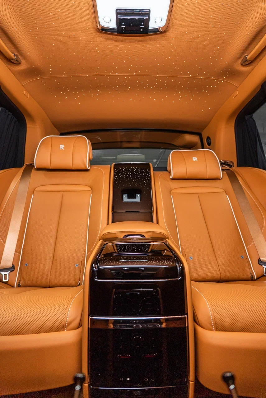Rolls-Royce Cullinan Silver Badge 2022 - фото 31
