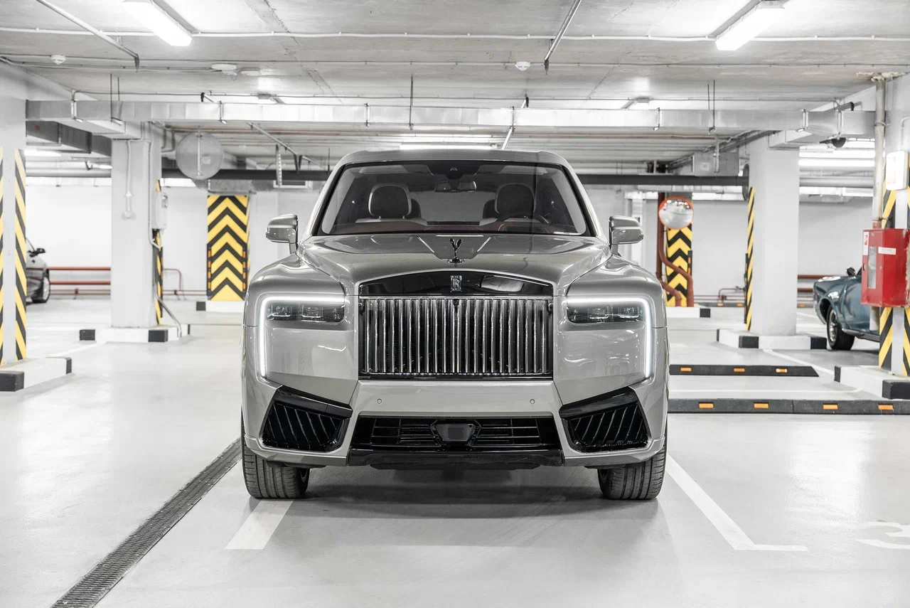 Rolls-Royce Cullinan Black Badge 2026 - фото 4