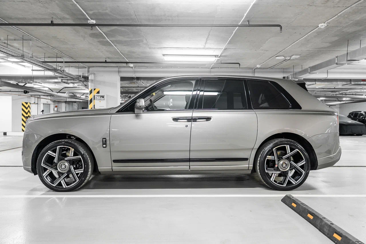 Rolls-Royce Cullinan Black Badge 2026 - фото 5