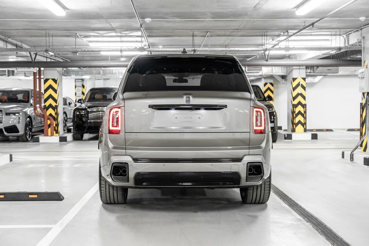 Rolls-Royce Cullinan Black Badge 2026 - фото 7
