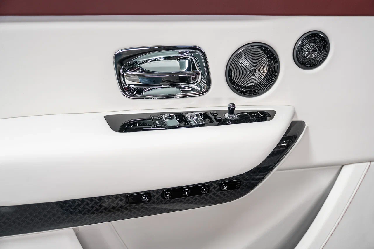 Rolls-Royce Cullinan Black Badge 2026 - фото 15