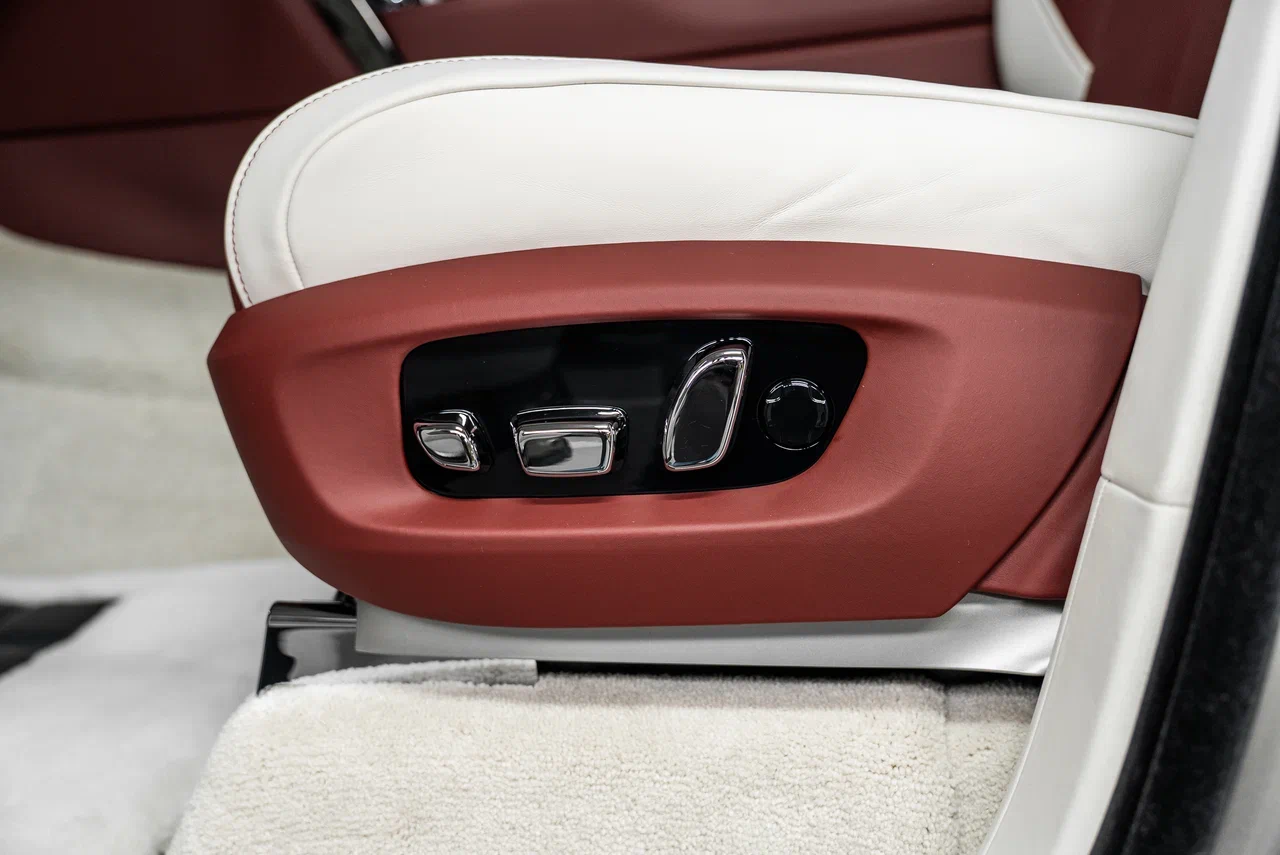 Rolls-Royce Cullinan Black Badge 2026 - фото 14