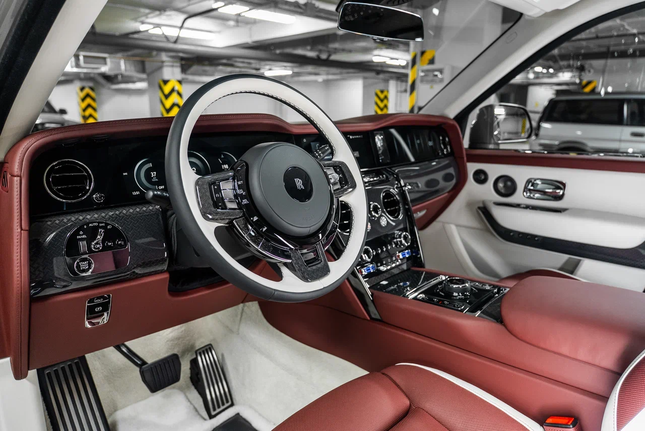 Rolls-Royce Cullinan Black Badge 2026 - фото 18