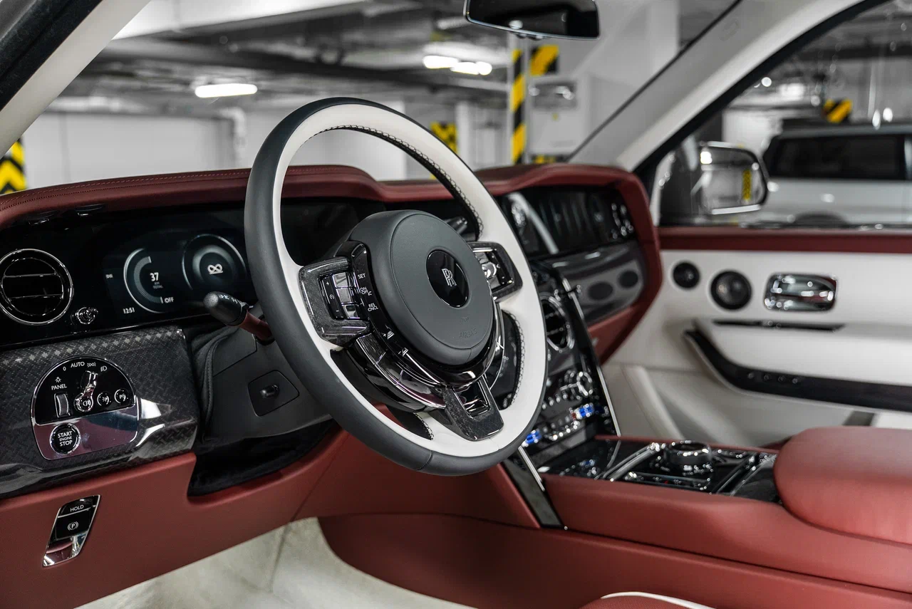 Rolls-Royce Cullinan Black Badge 2026 - фото 16
