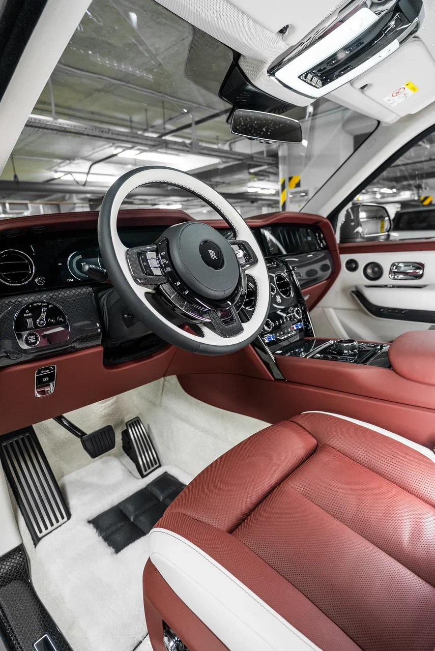Rolls-Royce Cullinan Black Badge 2026 - фото 19
