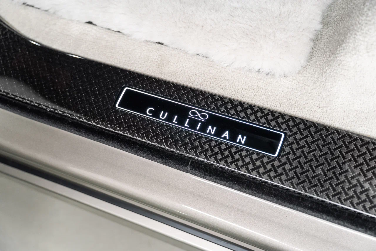 Rolls-Royce Cullinan Black Badge 2026 - фото 21