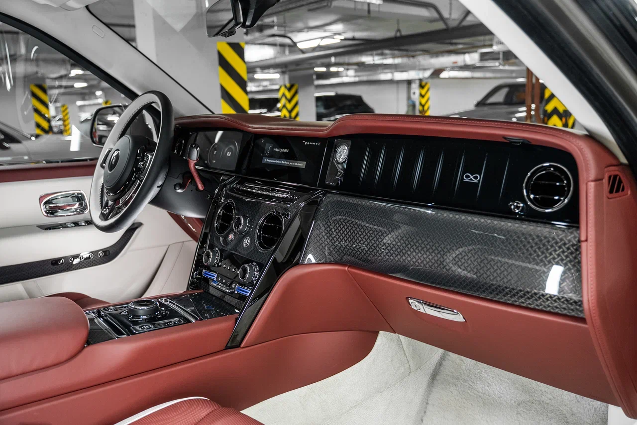 Rolls-Royce Cullinan Black Badge 2026 - фото 24