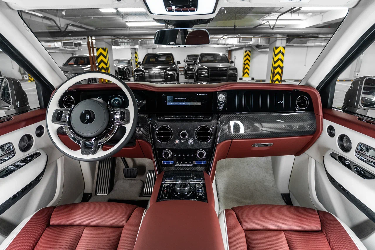 Rolls-Royce Cullinan Black Badge 2026 - фото 25