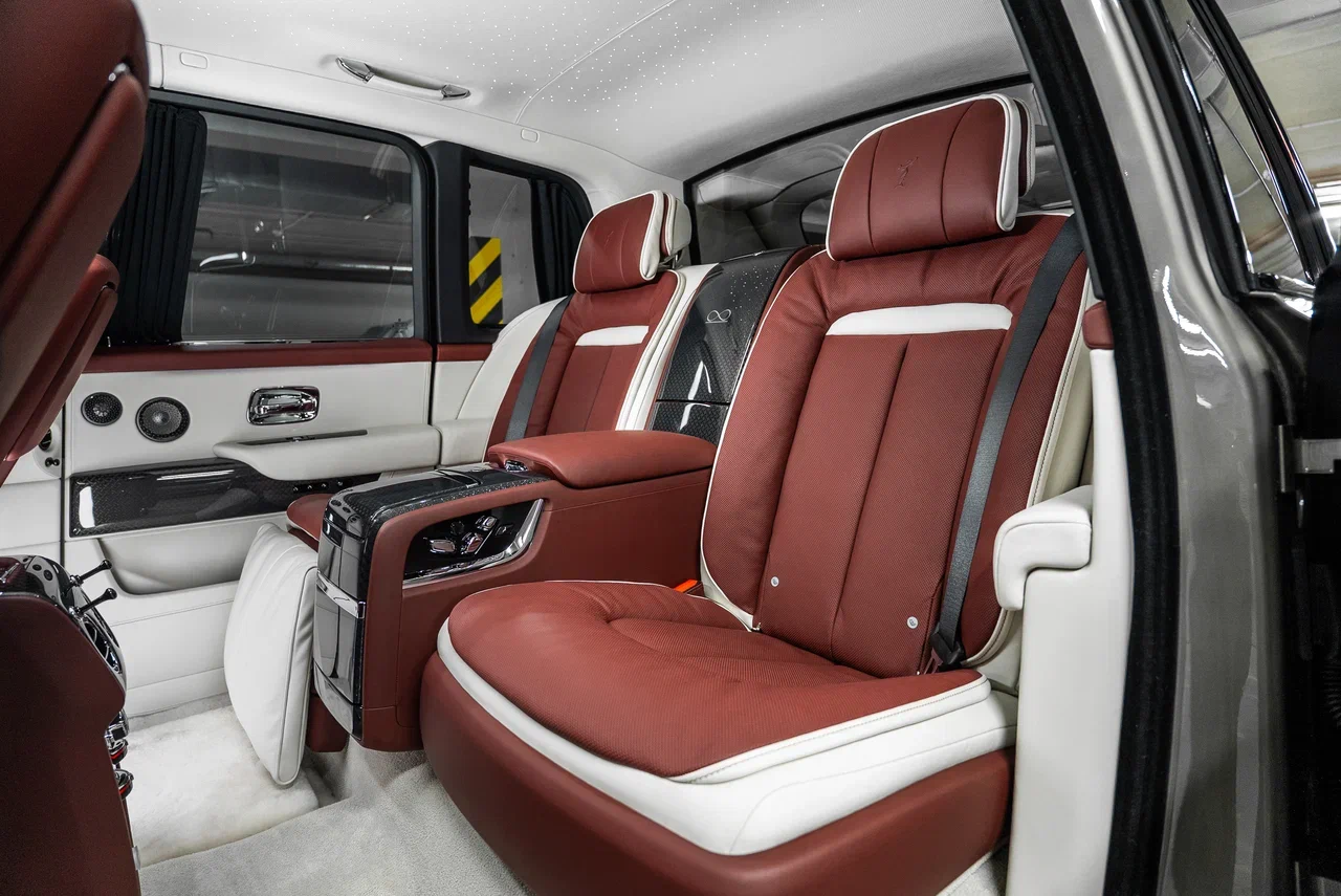 Rolls-Royce Cullinan Black Badge 2026 - фото 27
