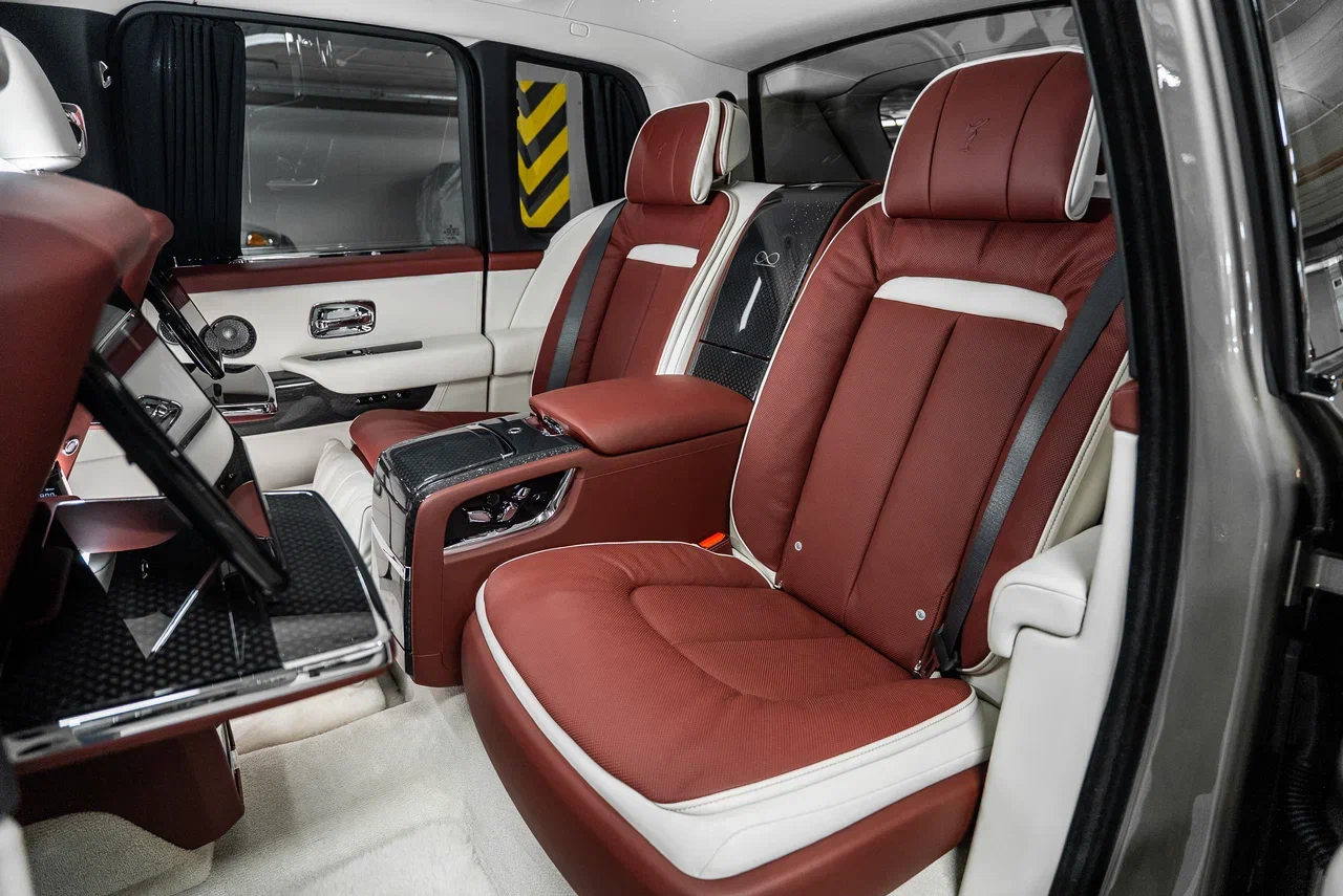Rolls-Royce Cullinan Black Badge 2026 - фото 29