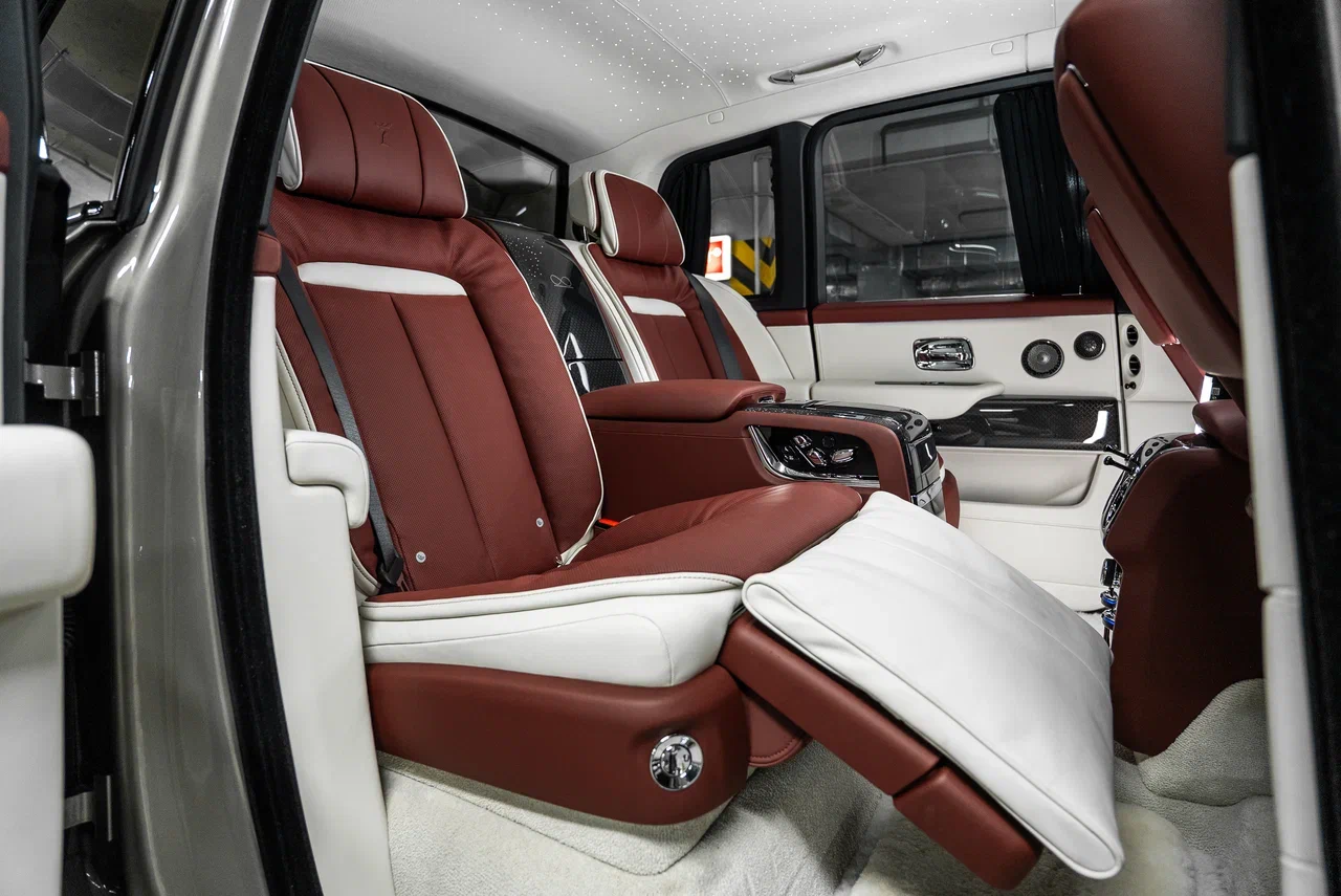 Rolls-Royce Cullinan Black Badge 2026 - фото 31