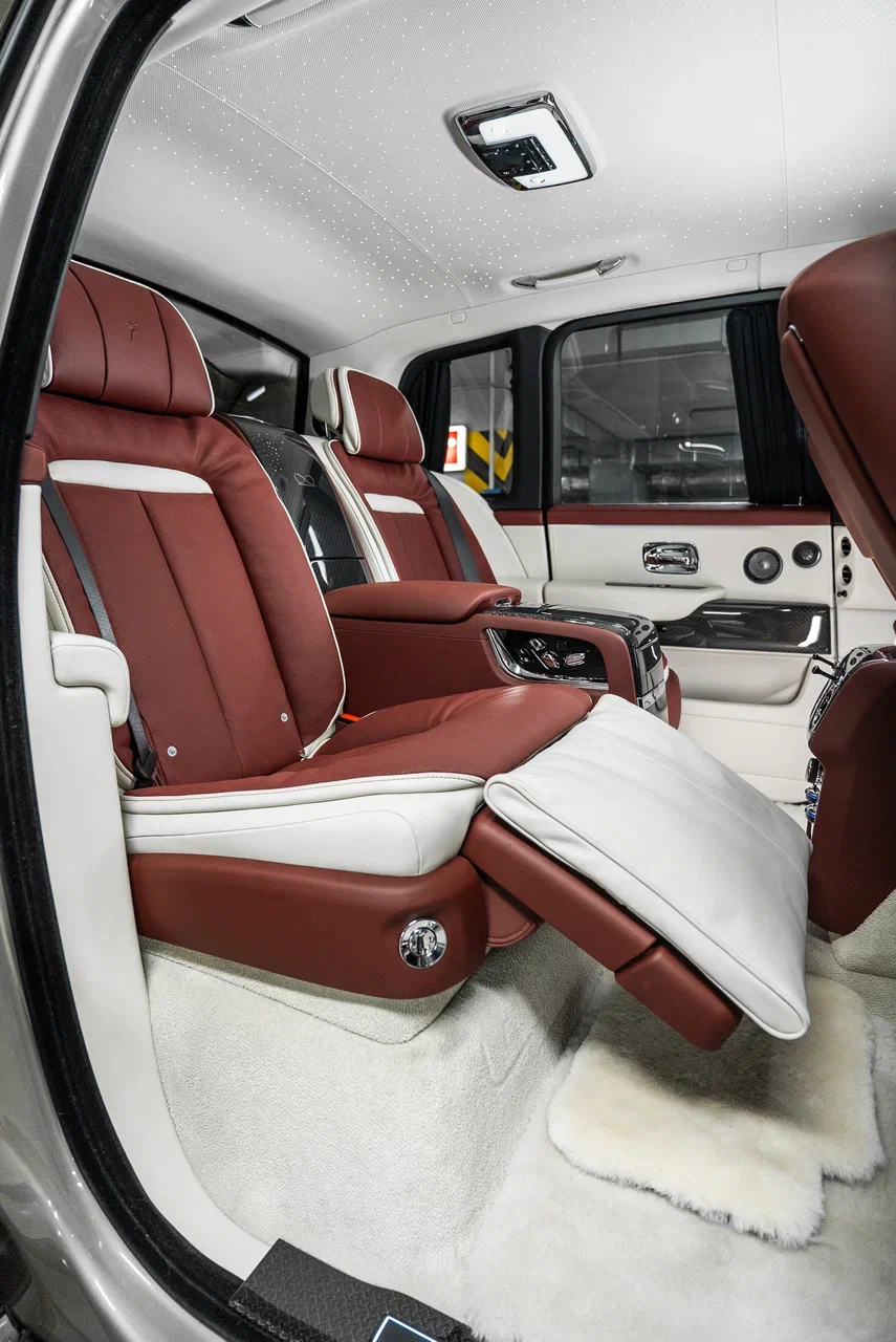 Rolls-Royce Cullinan Black Badge 2026 - фото 32