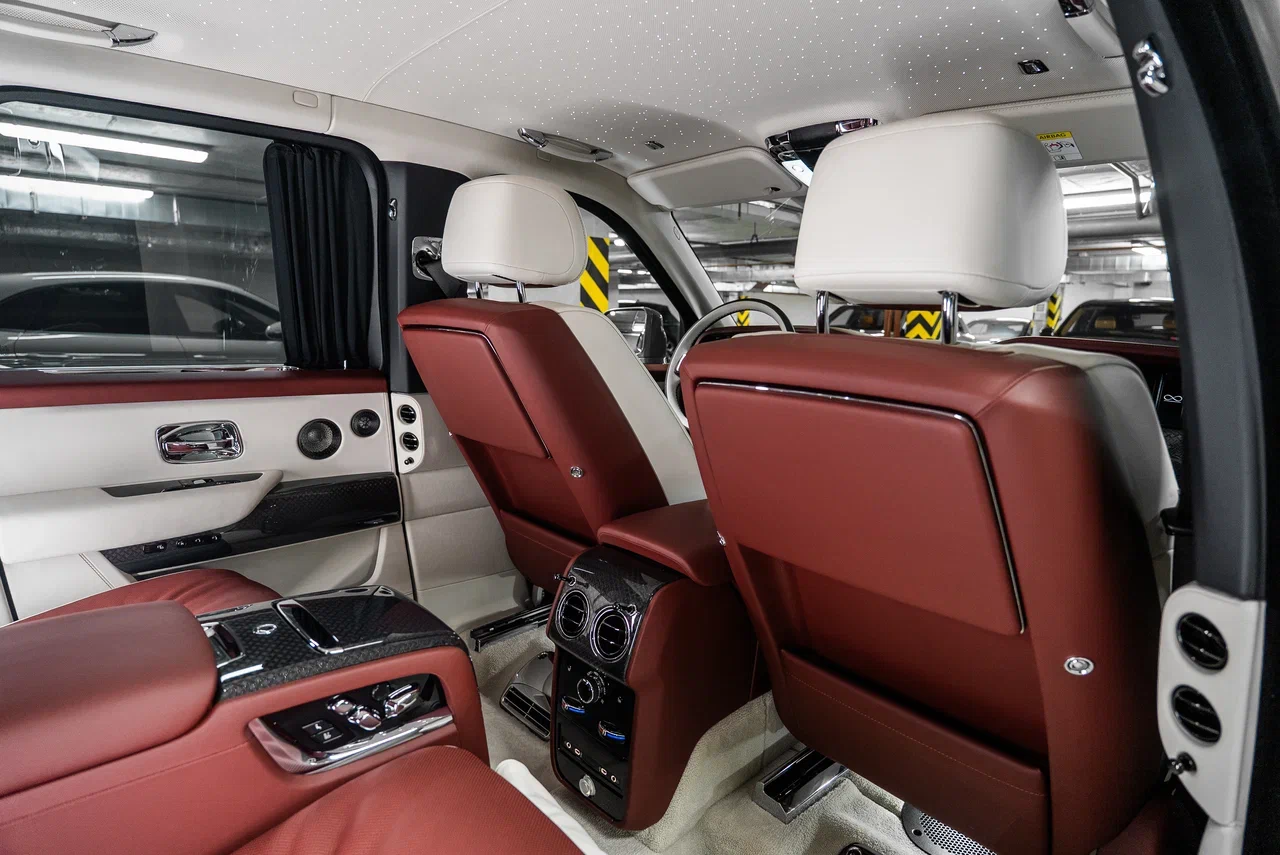 Rolls-Royce Cullinan Black Badge 2026 - фото 33