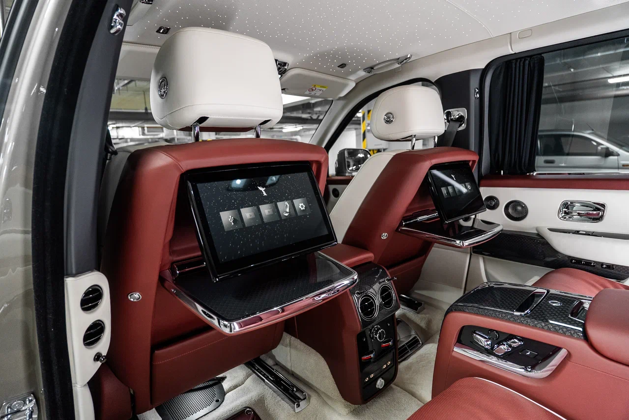 Rolls-Royce Cullinan Black Badge 2026 - фото 35