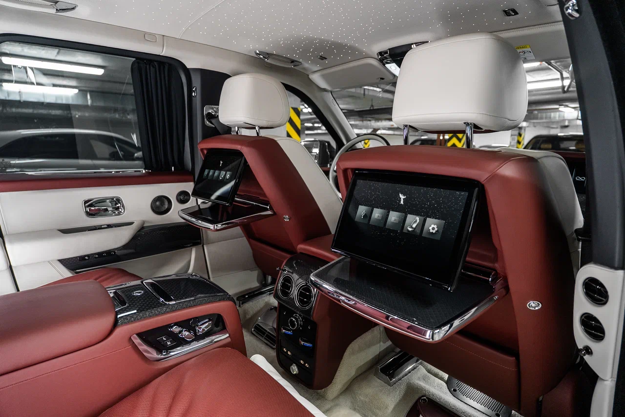 Rolls-Royce Cullinan Black Badge 2026 - фото 34