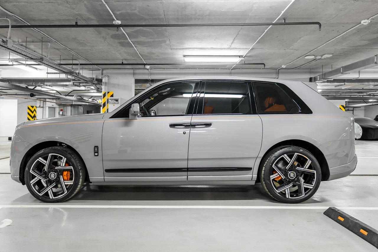 Rolls-Royce Cullinan Black Badge 2025 - фото 3