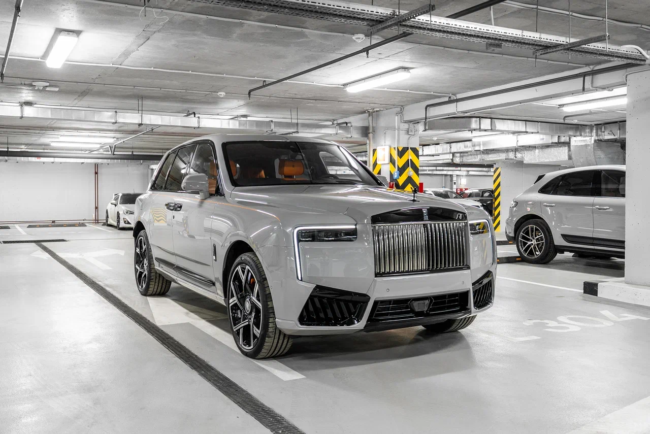 Rolls-Royce Cullinan Black Badge 2025 - фото 4