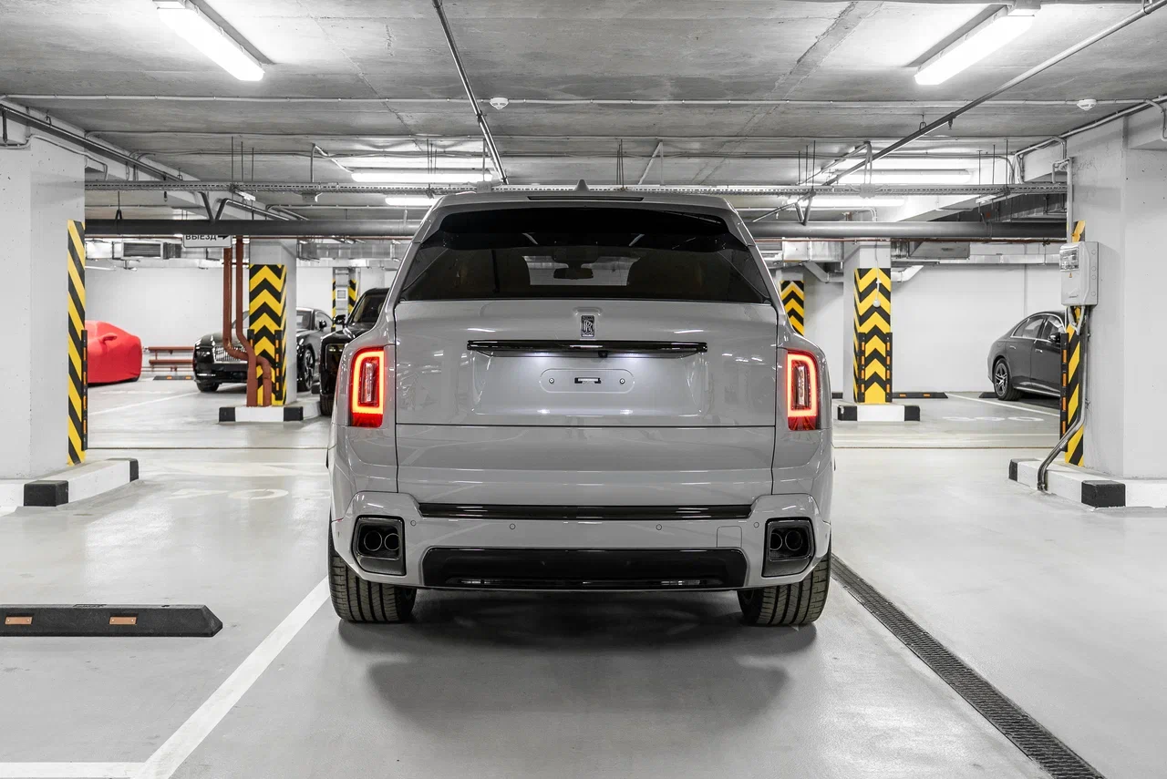 Rolls-Royce Cullinan Black Badge 2025 - фото 7