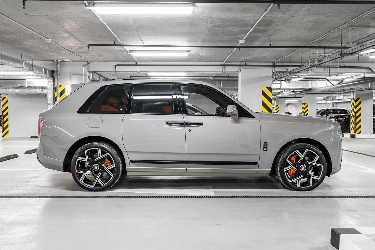 Rolls-Royce Cullinan Black Badge 2025 - фото 9